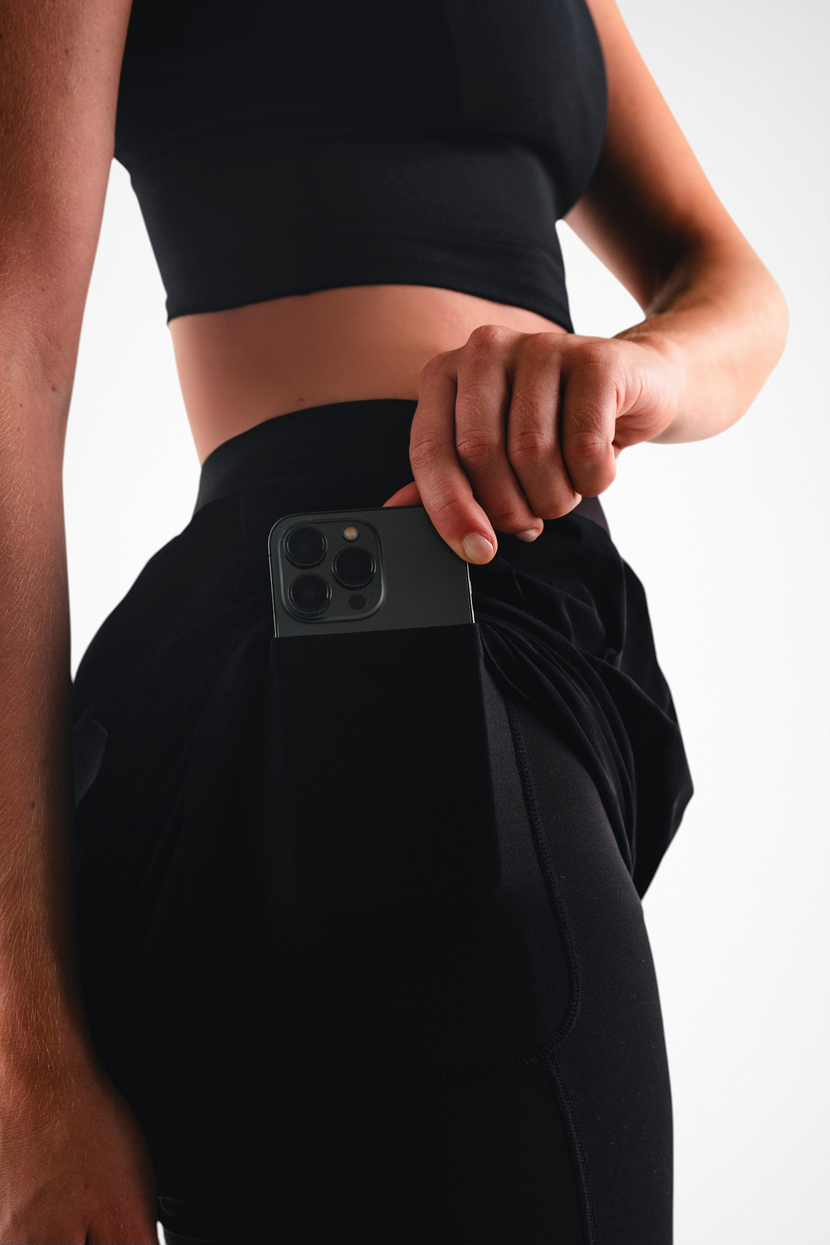 Amarens (175cm) draagt maat S