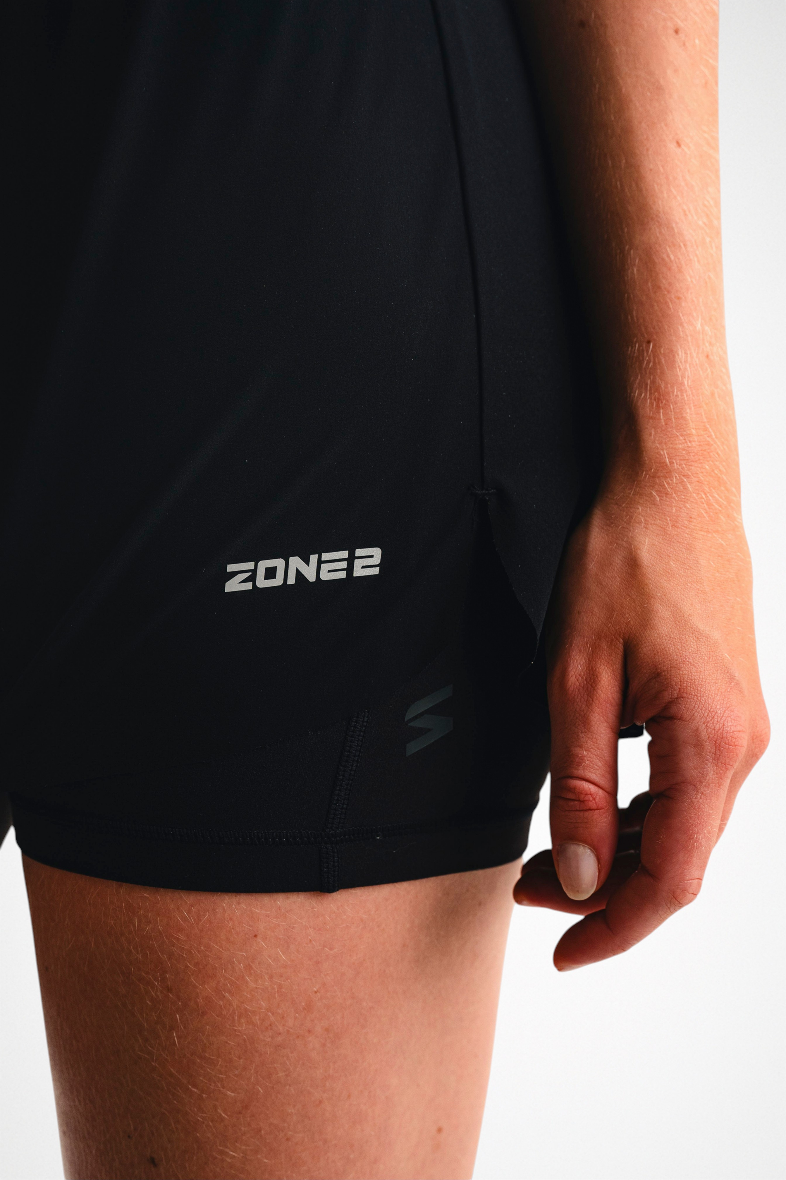 Amarens (175cm) draagt maat S