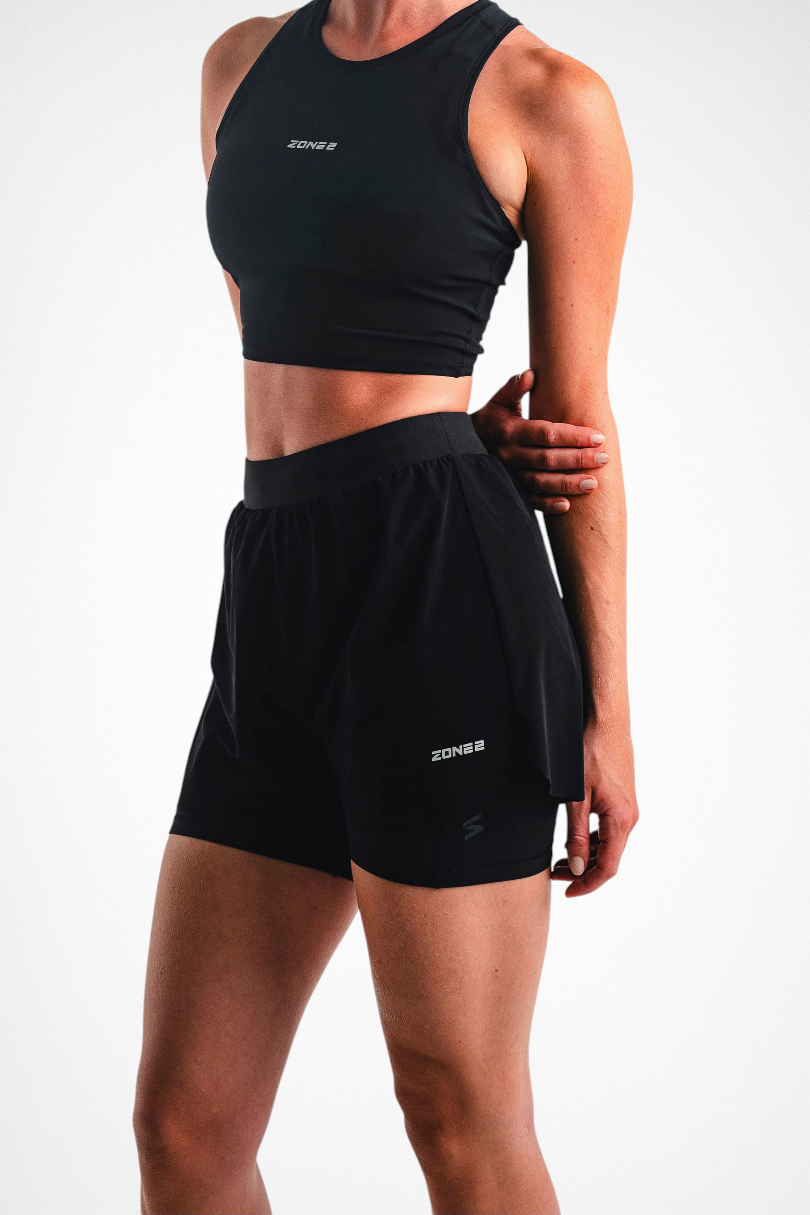 Amarens (175cm) draagt maat S