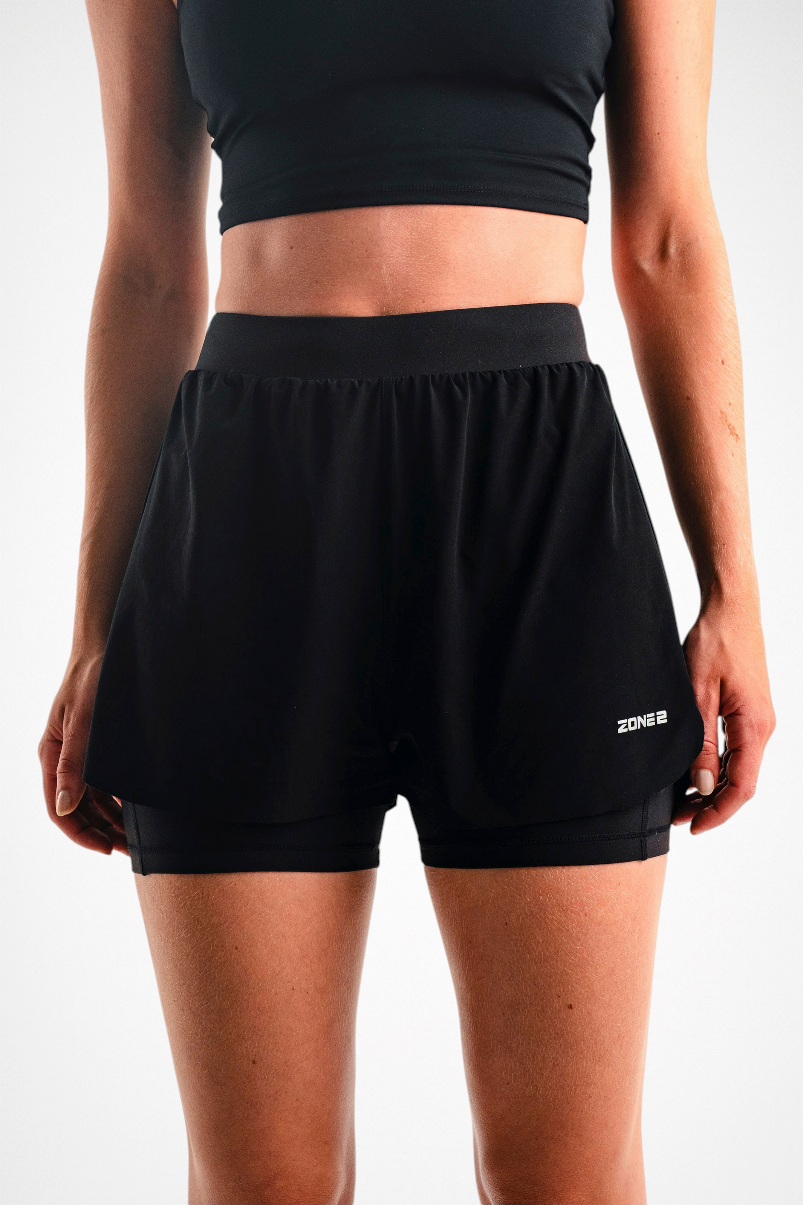 Amarens (175cm) draagt maat S