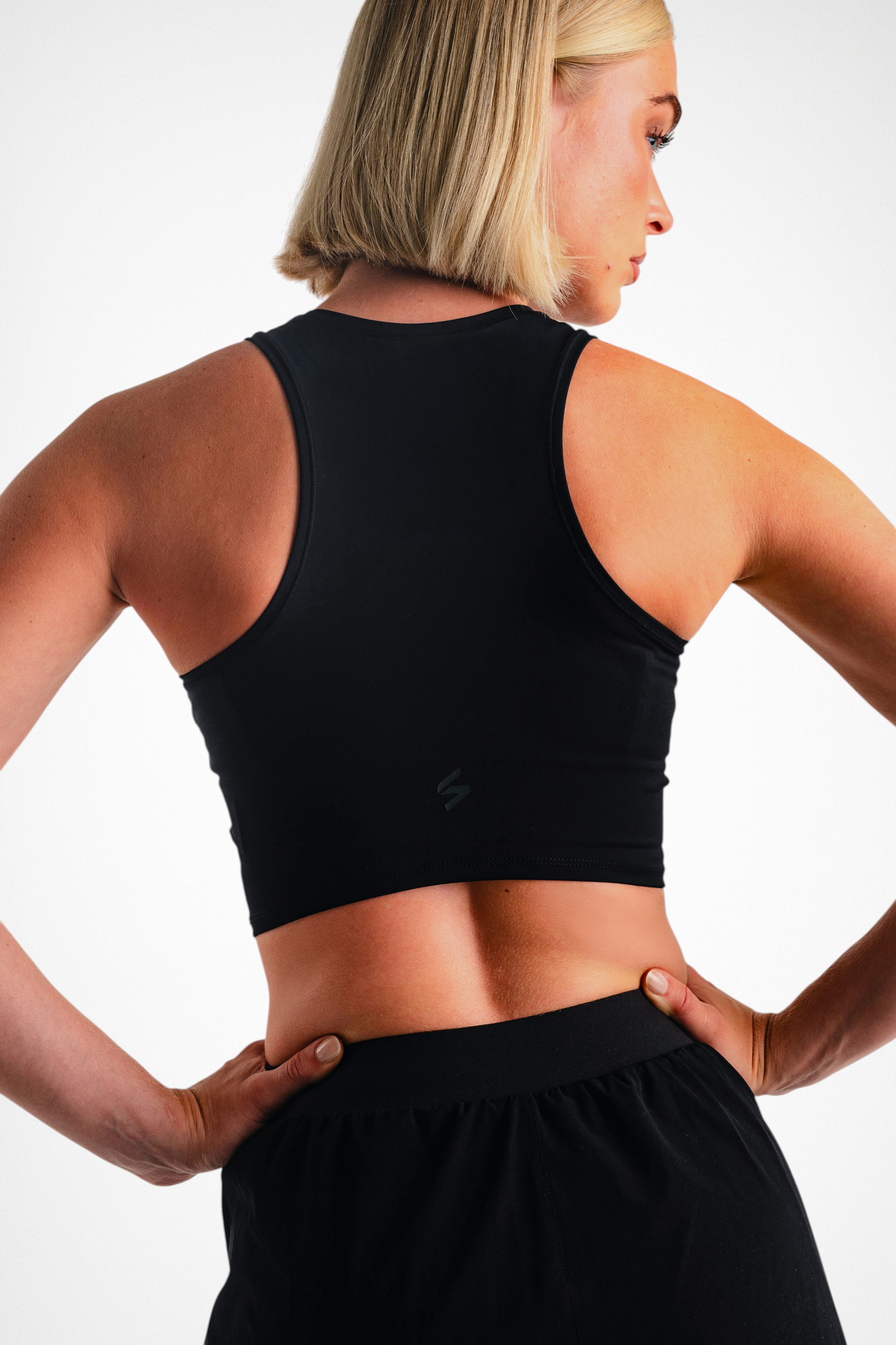 Amarens (175cm) draagt maat S