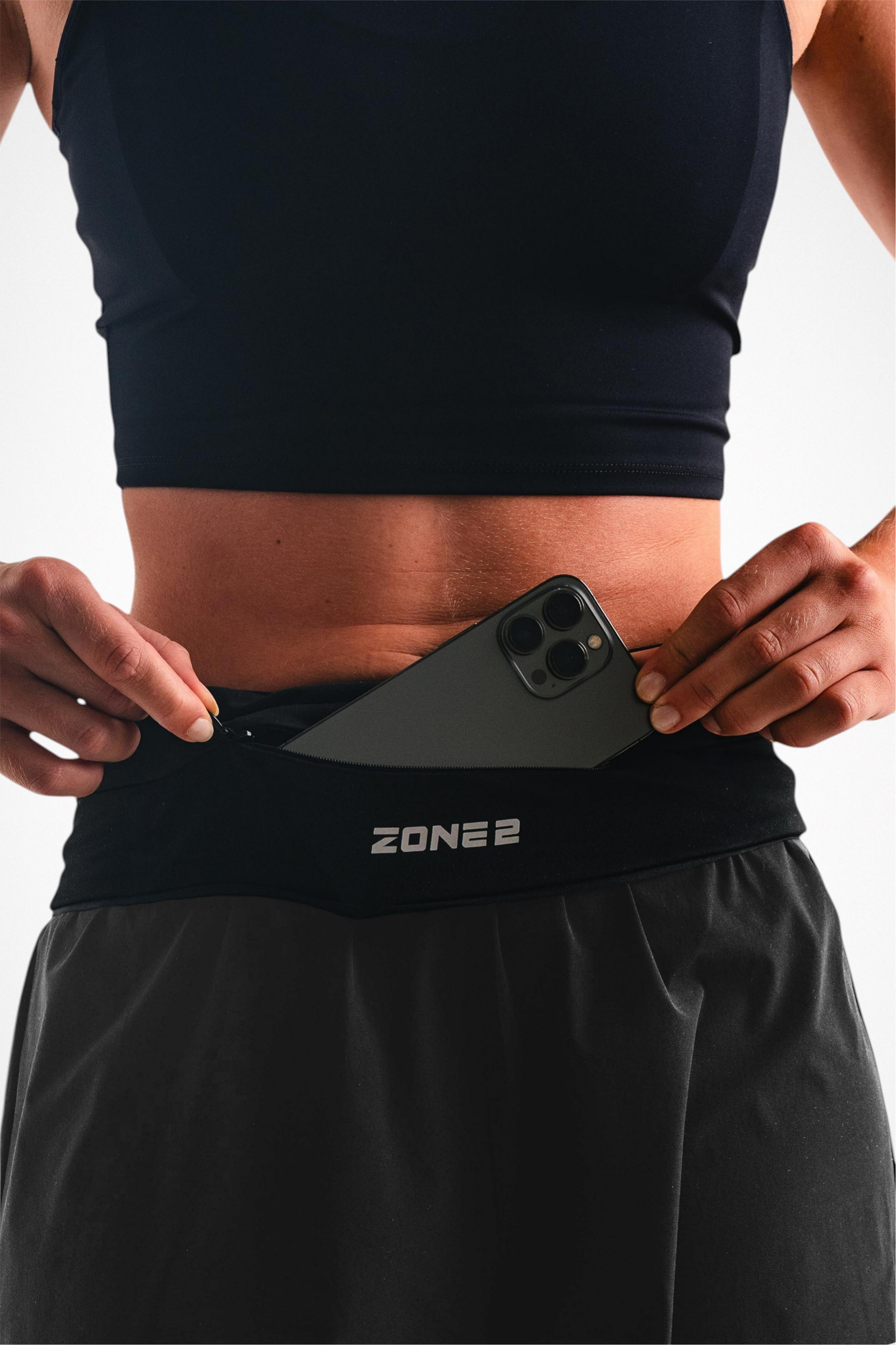 Amarens (175cm) draagt maat XXS-S